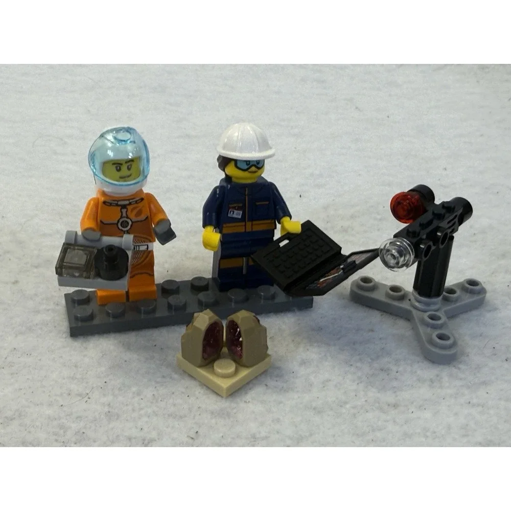 LEGO City 60225 Rover Testing Drive 100% Complete Retired Adult Display